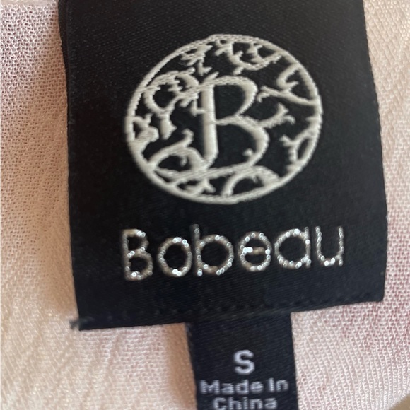 Bobeau cold shoulder shirt. - Picture 4 of 5